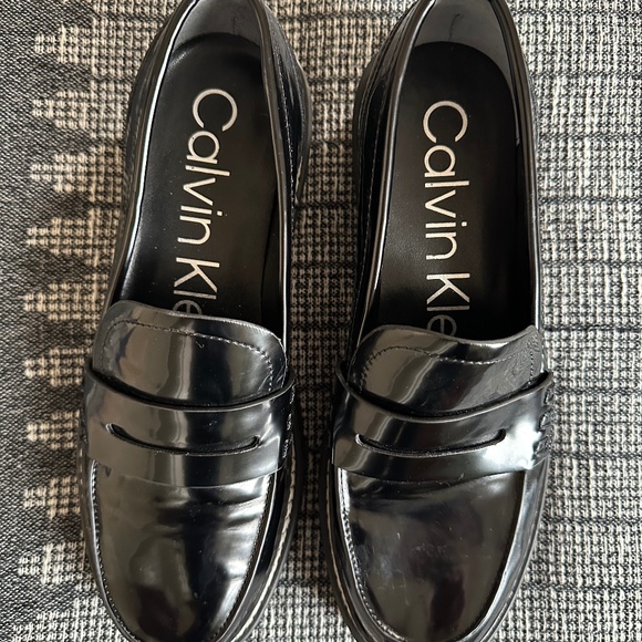 EXCELLENT Calvin Klein Women's Suzie Loafer - Picture 2 of 11